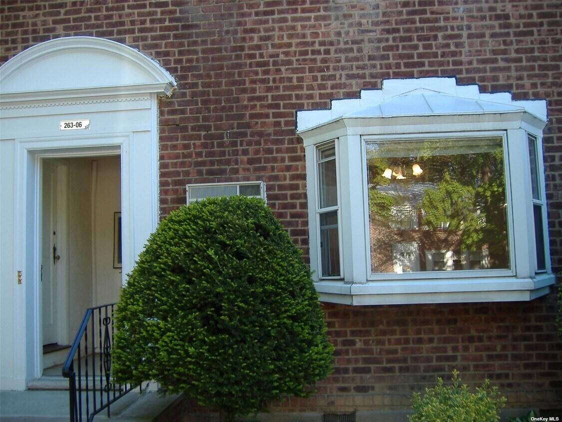 2636 73rd Ave Unit 1st fl, Glen Oaks, NY 11004 Room for Rent in Glen