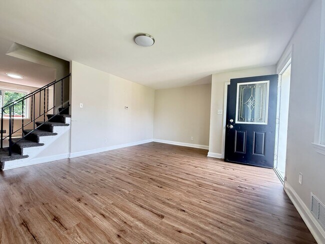 Foto del edificio - Four-Bedroom House in Parkville