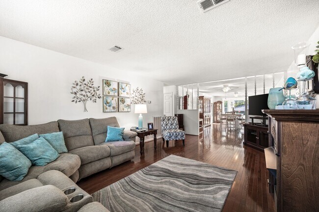 Foto del edificio - 808 Water View Ter