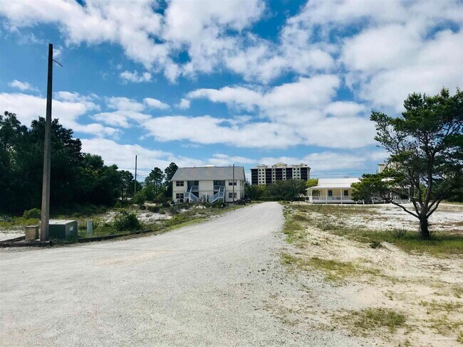 Foto del edificio - 13944 River Rd