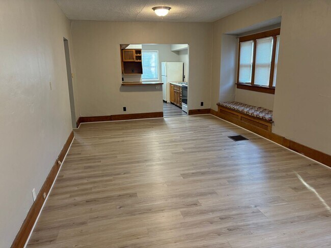 Foto del edificio - 4 Bedroom 2 Bath 1/2 Off First Months Rent!