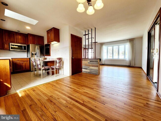 Foto del edificio - 225 Laurel Ln