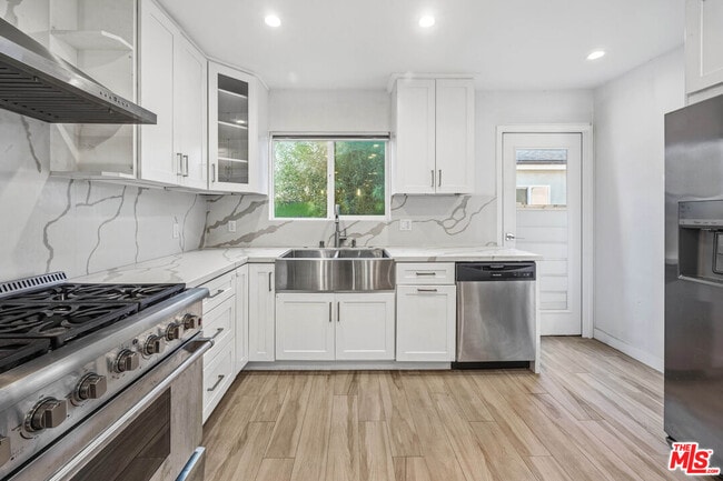 Foto del edificio - 17141 Sherman Way