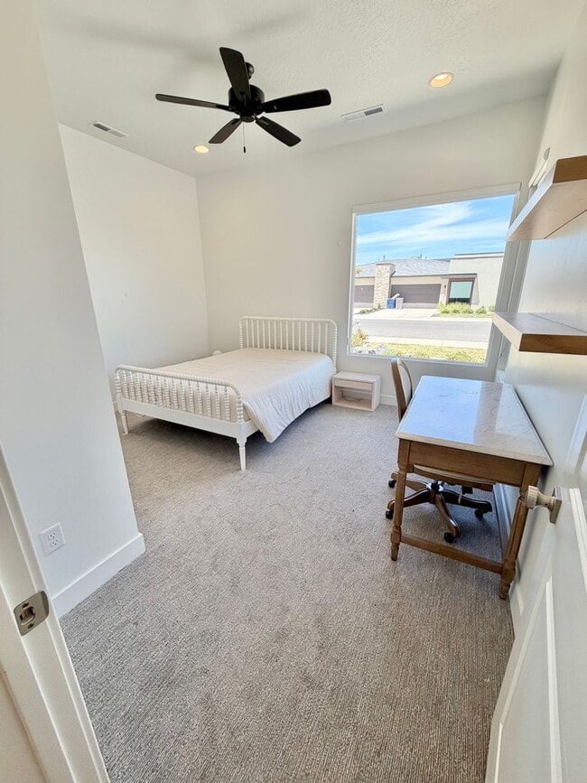 Building Photo - Woodlands Estates Townhomes