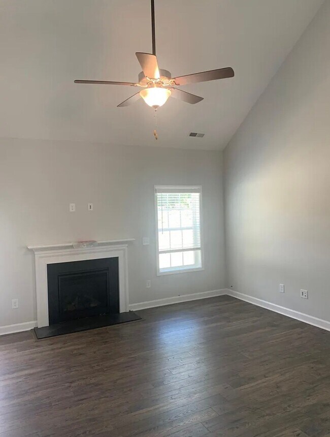 Building Photo - 1160 Camellia Dr