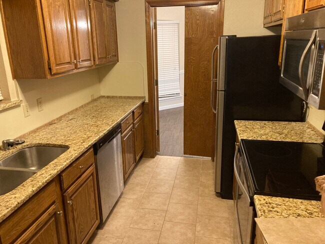 Building Photo - 2029A Falcon Ridge Dr