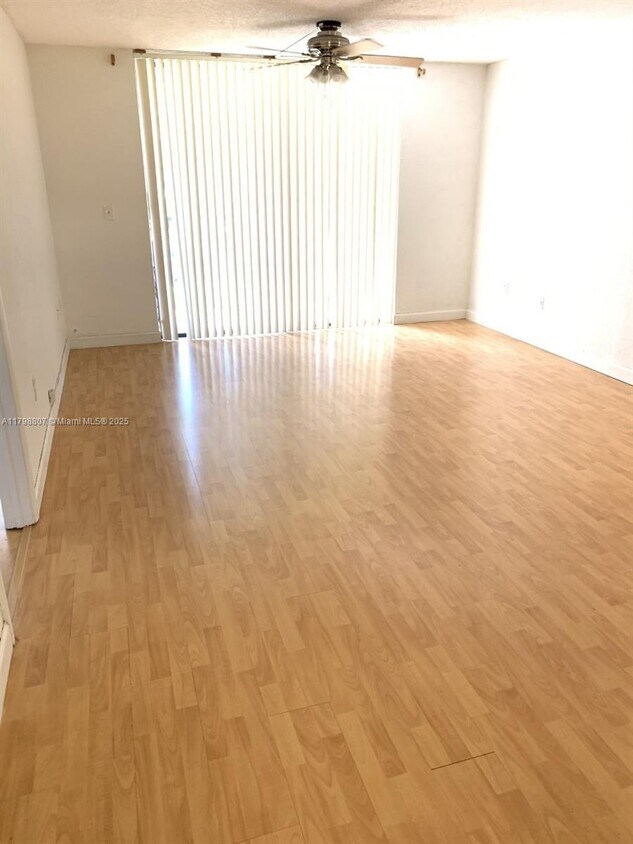 Foto principal - 8075 SW 107th Ave