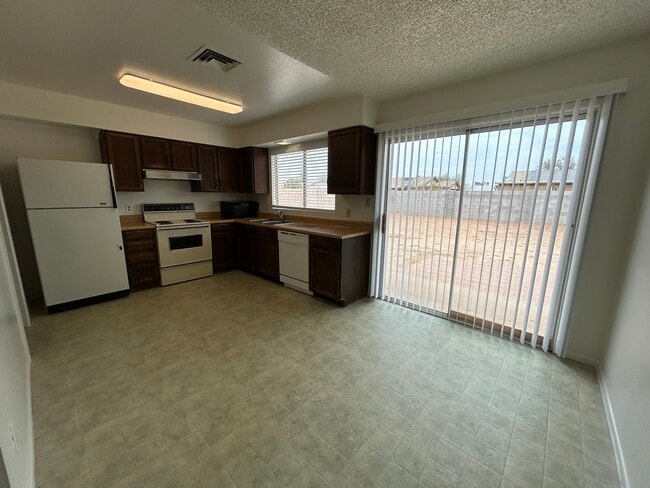 Building Photo - 2060 W Peralta Ave