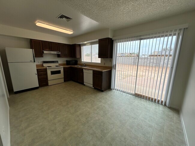 Foto del edificio - 2060 W Peralta Ave