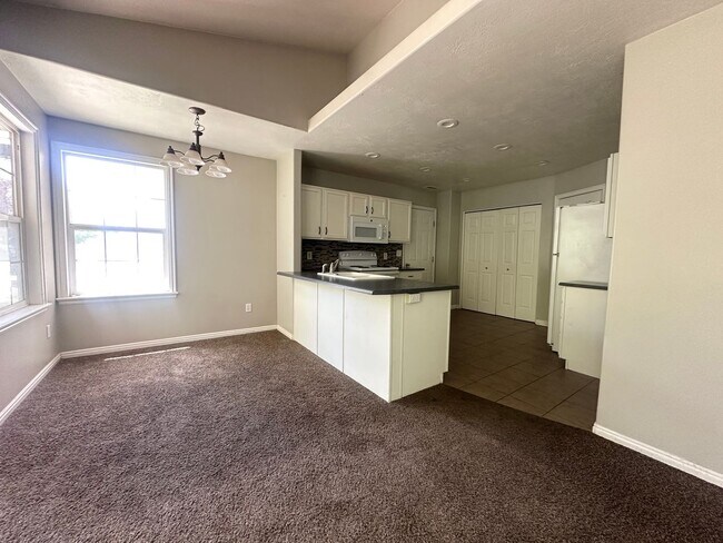 Building Photo - 3 Bed 1 Bath home in heart of Provo!