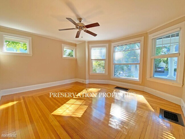 Building Photo - 4 br, 2.5 bath House - 24 Bowdoin St