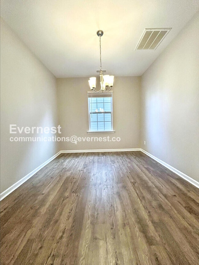 Foto del edificio - 160 Cherry Birch St