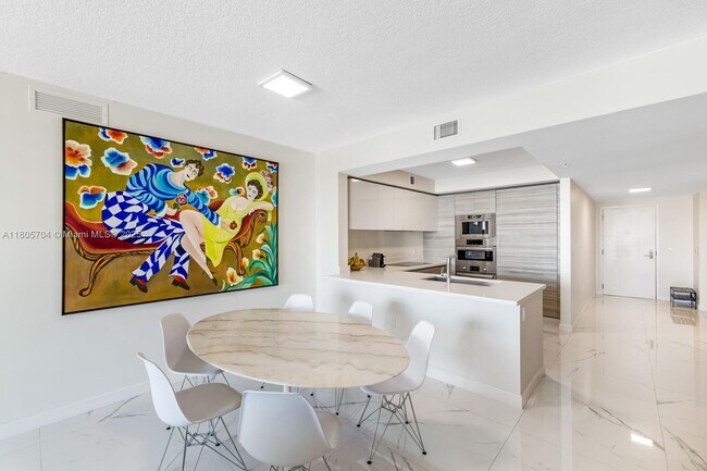 Foto del edificio - 300 Sunny Isles Blvd