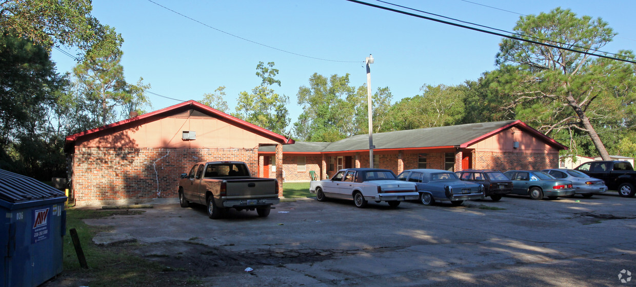 Building Photo - 3901 Camellia St