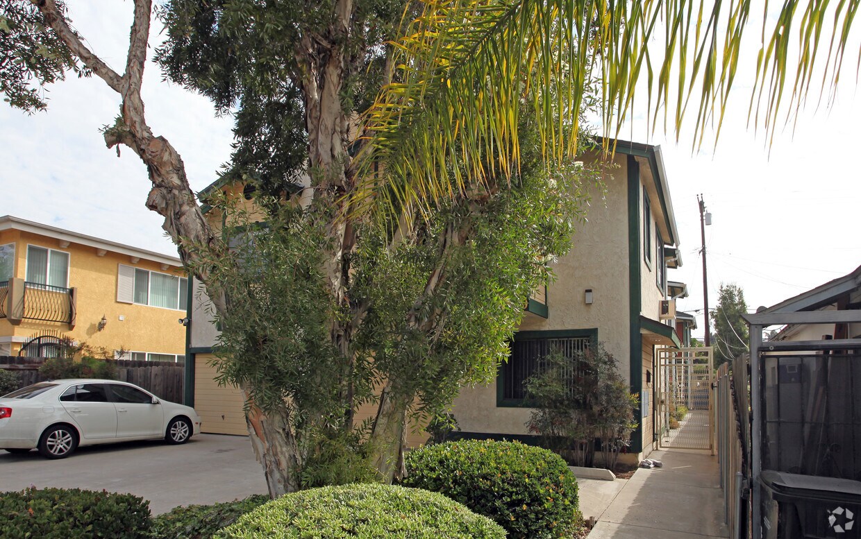 Primary Photo - 4119-4121 Florida St