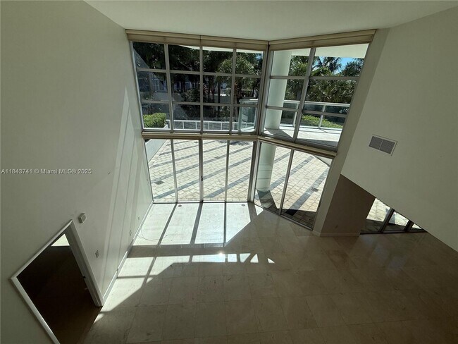 Foto del edificio - 3131 NE 188th St