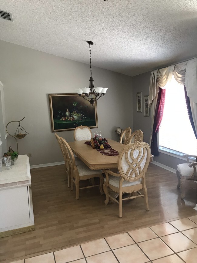 Foto del edificio - 12930 Forestedge Cir