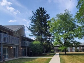 Building Photo - 10S771 Clarendon Hills Rd
