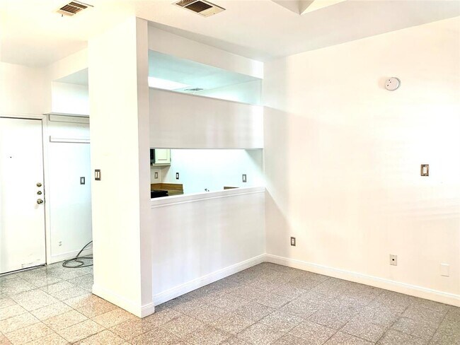 Building Photo - 6220 Bentwood Trail