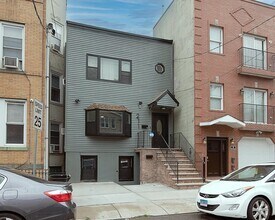 Building Photo - 211 New York Ave