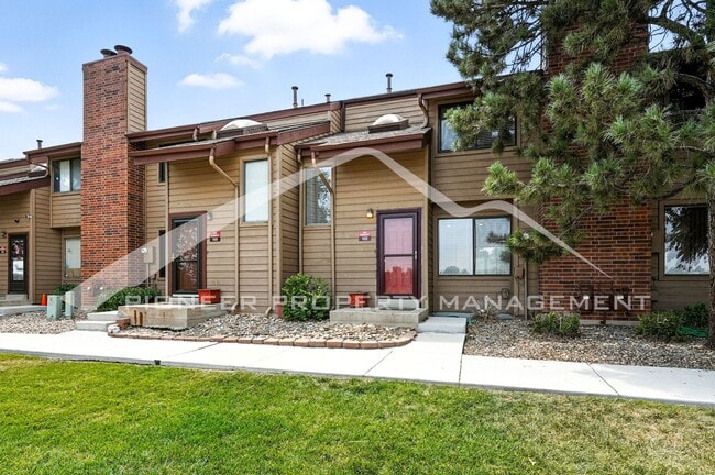 Stunning Townhouse with Central AC and Was... - Stunning Townhouse with Central AC and Was...