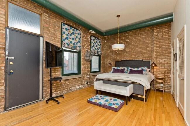Foto del edificio - 1470 N Milwaukee Ave
