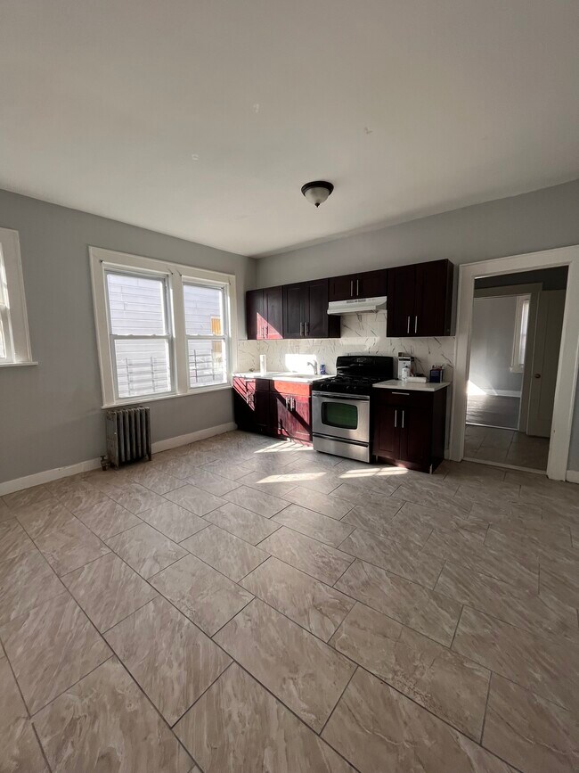 311 Vermont Ave 2L - 310 Vermont Ave