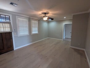 Building Photo - 820 Frank Thomas Ave