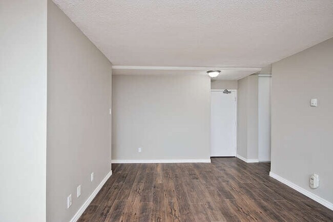 Building Photo - 1105 Jalna Blvd