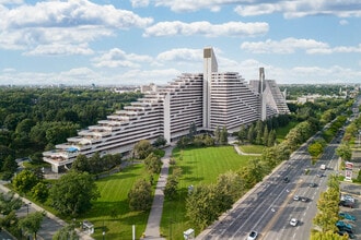 Building Photo - 5199 R. Sherbrooke E