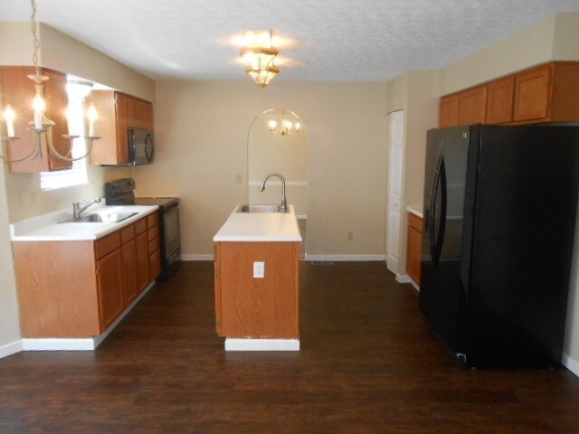 Building Photo - 17 W Woodstone