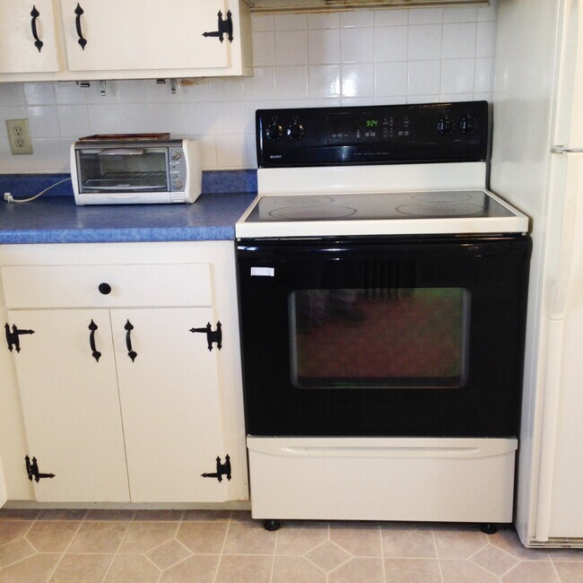 Kitchen - 57 Veranda St