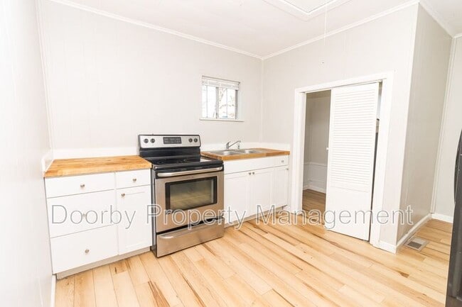 Foto del edificio - 1713 Carson Ave