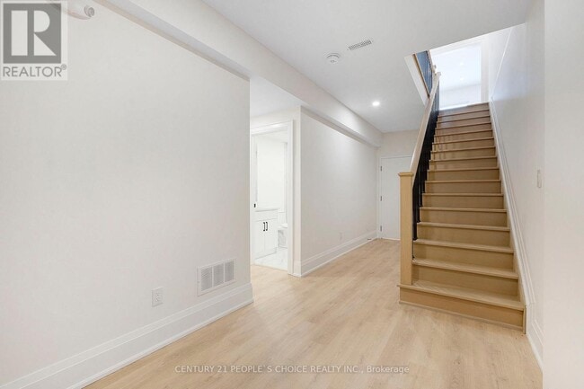 Photo du bâtiment - 8915 Heritage Rd