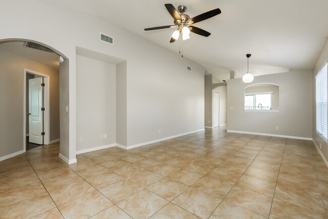 Building Photo - 18036 Birdwater Dr