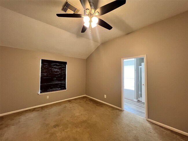 Foto del edificio - 2427 Halstead Dr