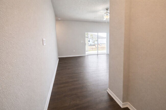 Building Photo - Live in Luxury — Your New 2023 Dream Home Awaits!