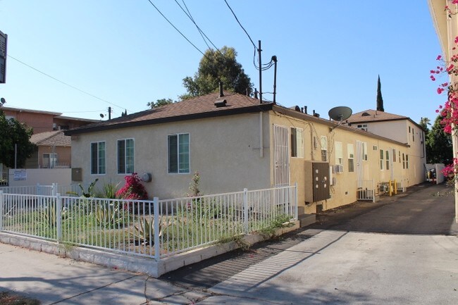 Foto del edificio - 13810 Sherman Way