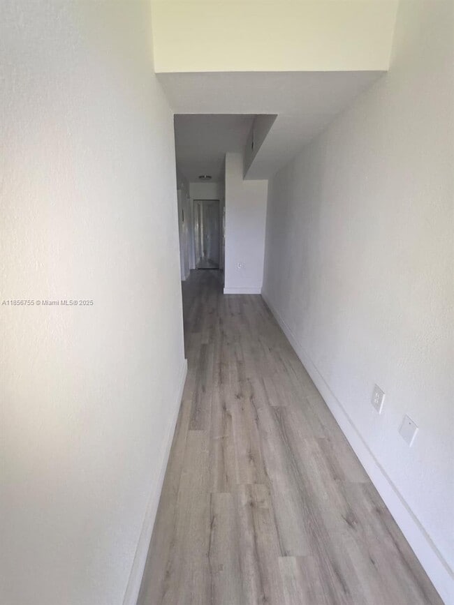 Foto del edificio - 251 NW 177th St