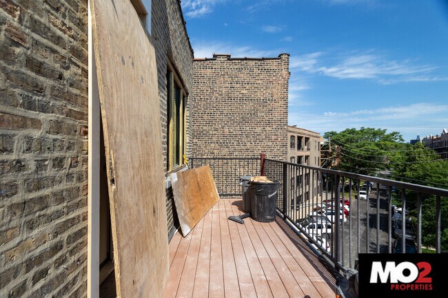 Foto del edificio - 3027 W Logan Blvd