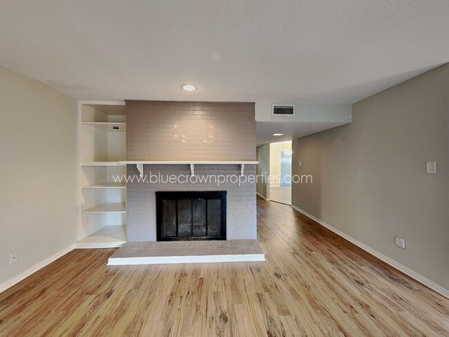 Building Photo - 2414 S Graham Dr