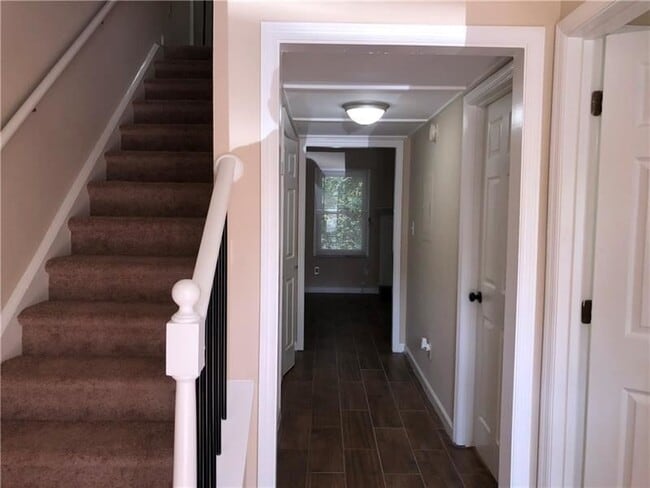 Building Photo - 3-bedroom Town Home --Available February 1...