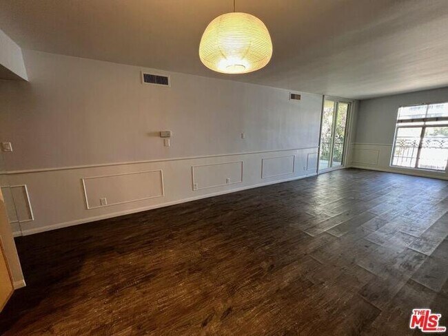 Building Photo - 13630 La Jolla Cir