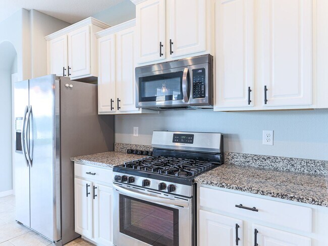 Foto del edificio - Come home and enjoy the relaxing porches!