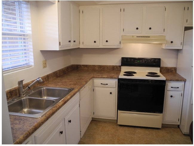Kitchen - Heritage Amity Commons