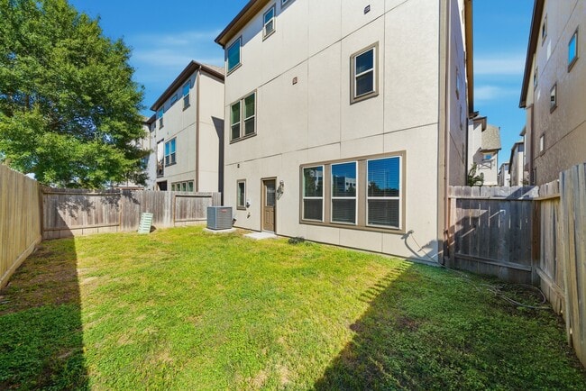 Building Photo - 4011 Centre Glen Dr