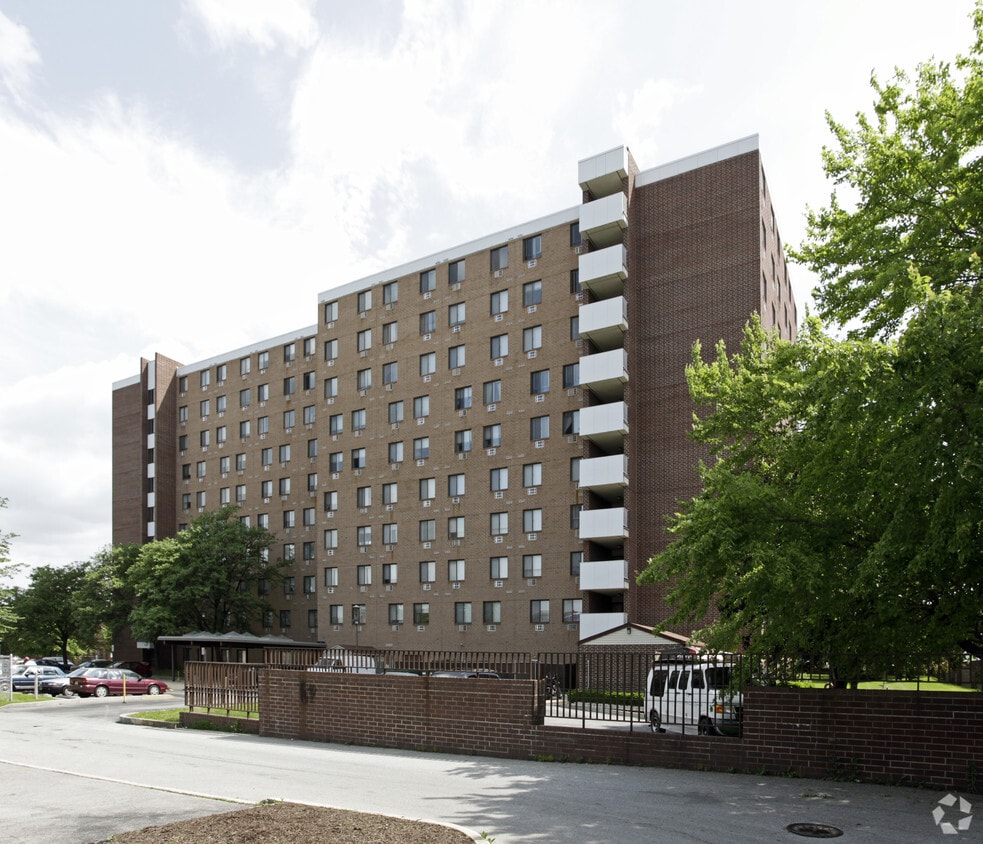 Primary Photo - York Towne House