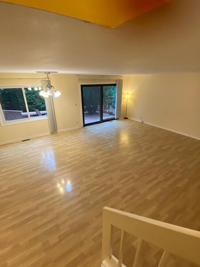 Foto del edificio - 330 E Forest Knoll Dr