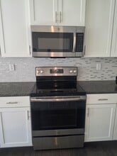 Building Photo - 318 Willow Wood Ct