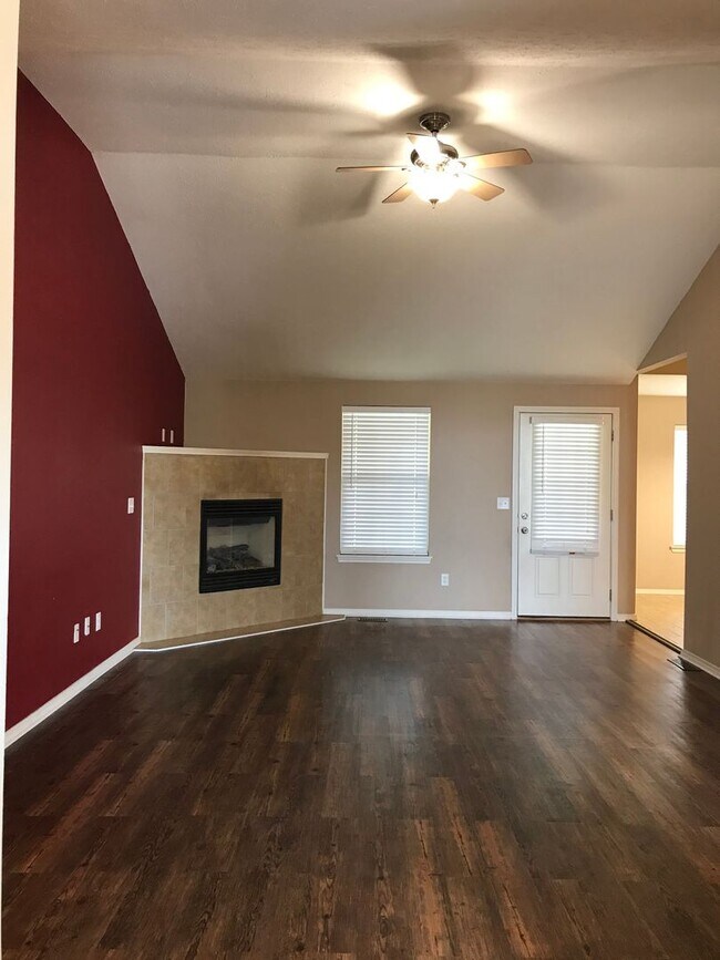 Foto del edificio - Executive Rental All Brick Home near South...